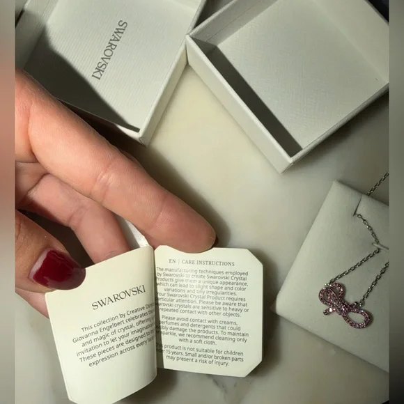Swarovski Pink Crystal Bow Necklace Silver Adjustable Unworn in Original Box - Picture 4 of 5